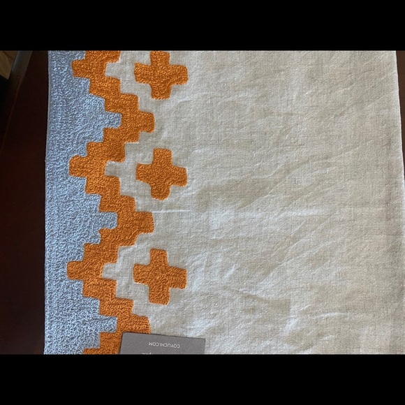 Coyuchi Bold Embroidered Linen Placemat Set of 8 - Picture 3 of 6